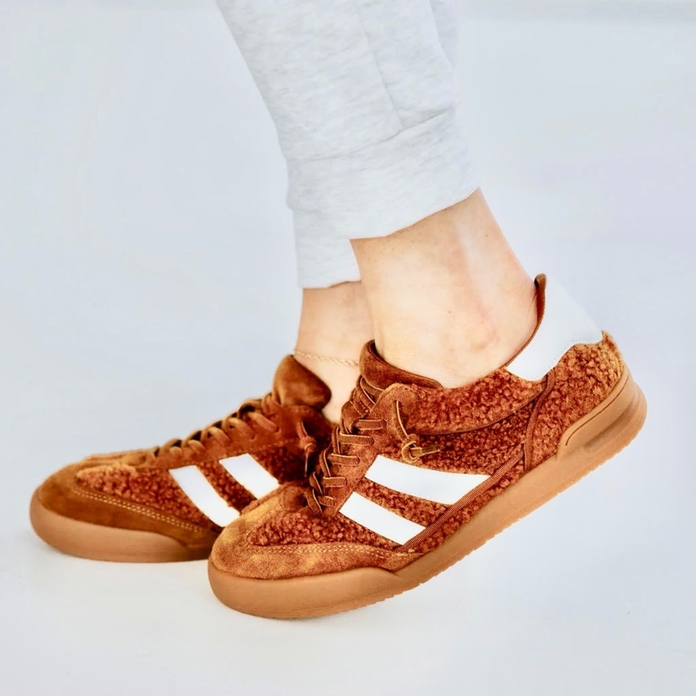 Steve Madden Sneaker Size 7.5 Camel Brown Cream Contrast Stripes Sherpa New